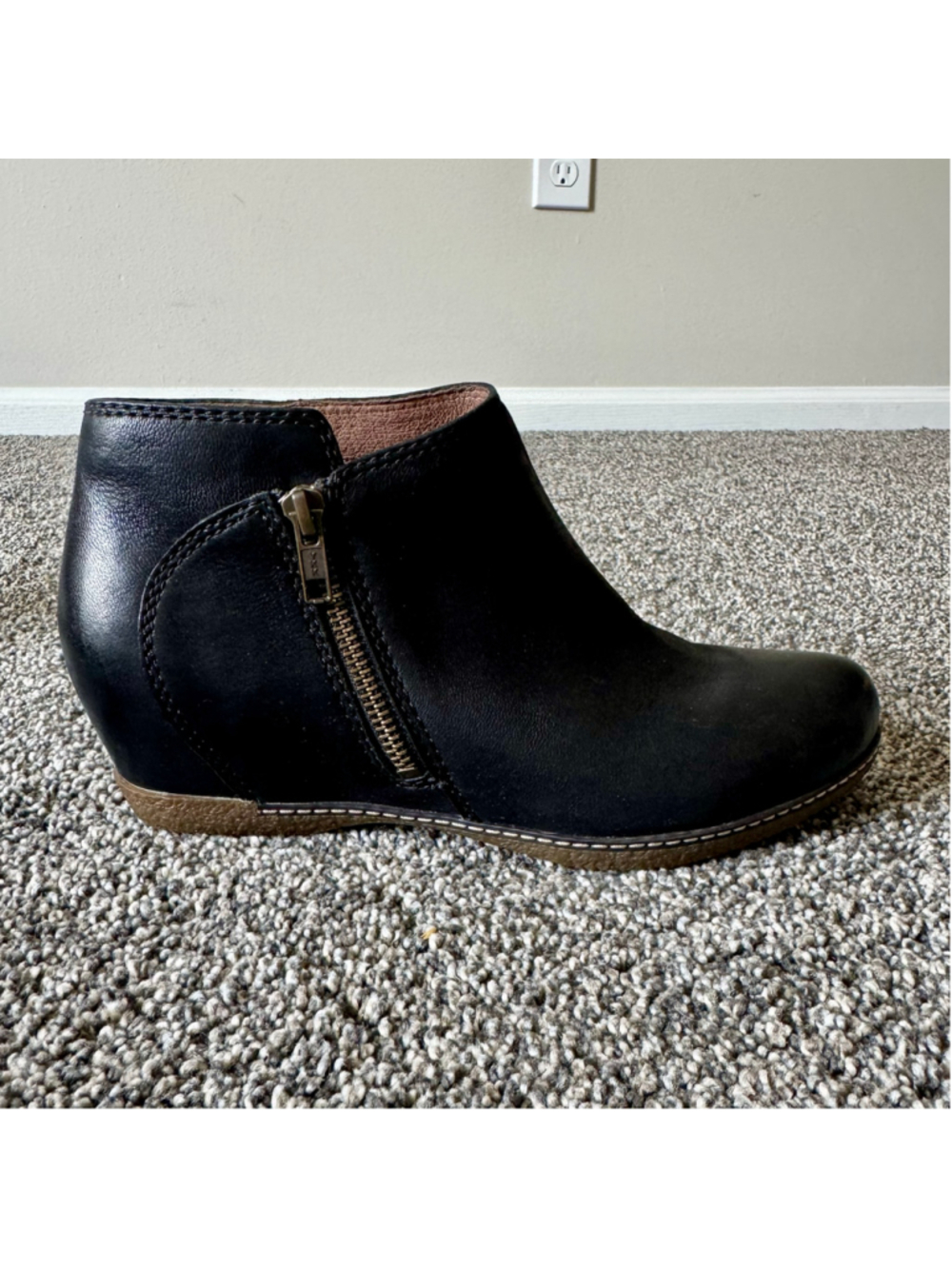 Women's Dansko Black Leather Leyla Booties Size 38/7.5 - Picture 4 of 11
